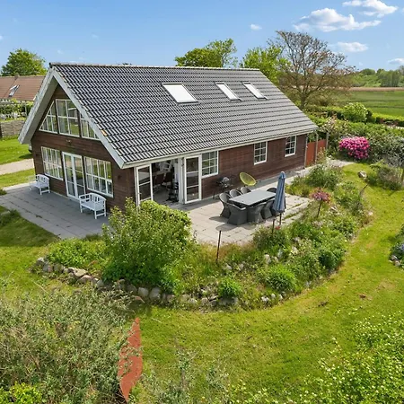 Ferienhaus In Schöner Nahe Am Wasser Brenderup